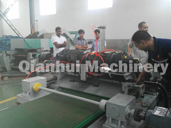 veneer peeling lathe .jpg veneer peeling lathe .jpg