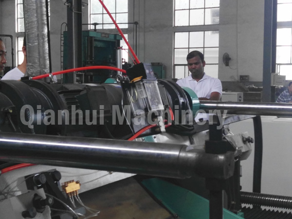 wood veneer peeling lathe.jpg wood veneer peeling lathe.jpg